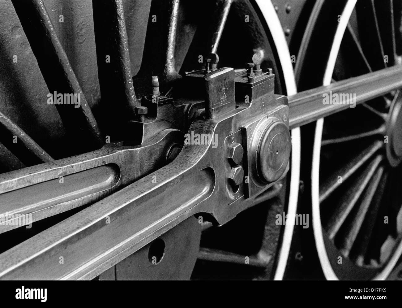 Barre di accoppiamento e le ruote di una locomotiva a vapore Foto Stock