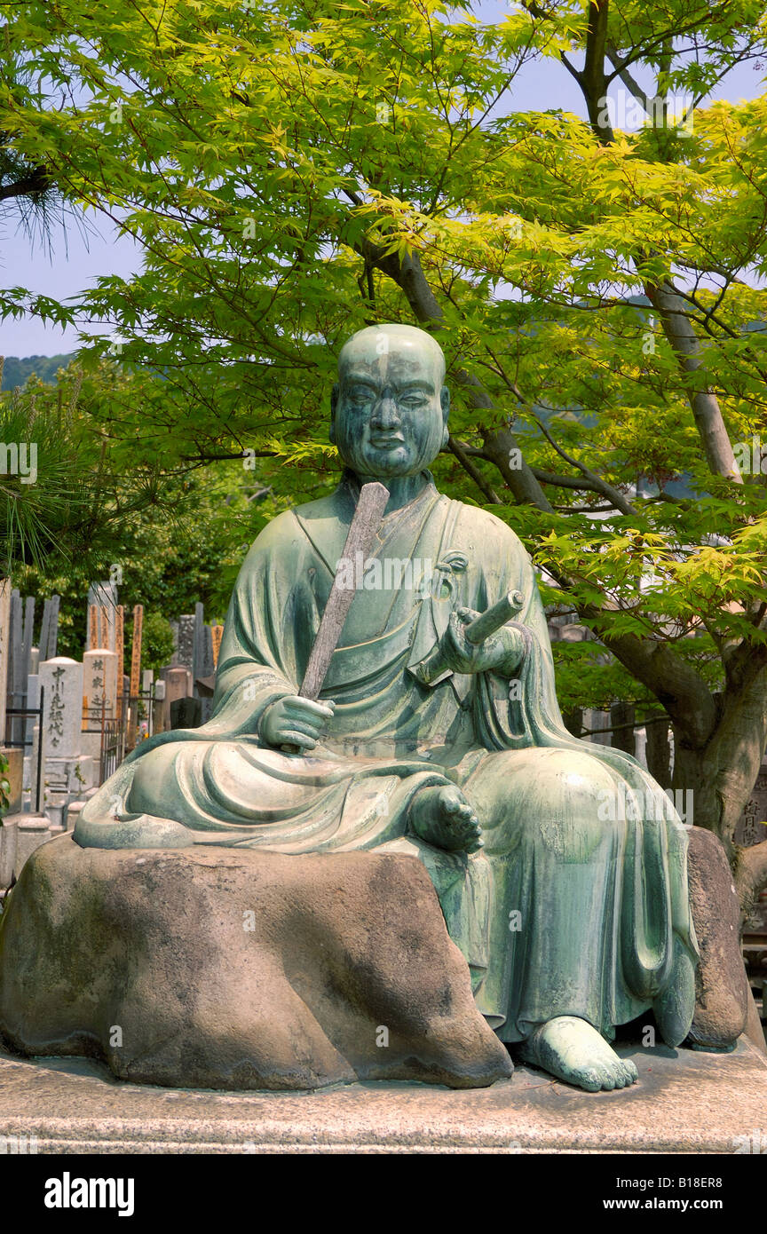 Statua del Buddha al cimitero giapponese di Kyoto Foto Stock