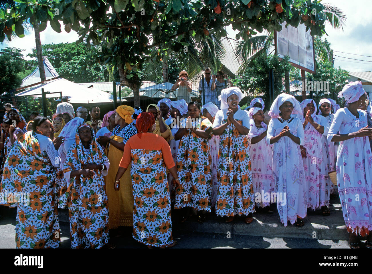 Gli abitanti dell'isola di Grande Terre, Mamoudzou, Mayotte, Oceano Indiano celebrano il loro ritorno dalla Mecca di Hajj Foto Stock