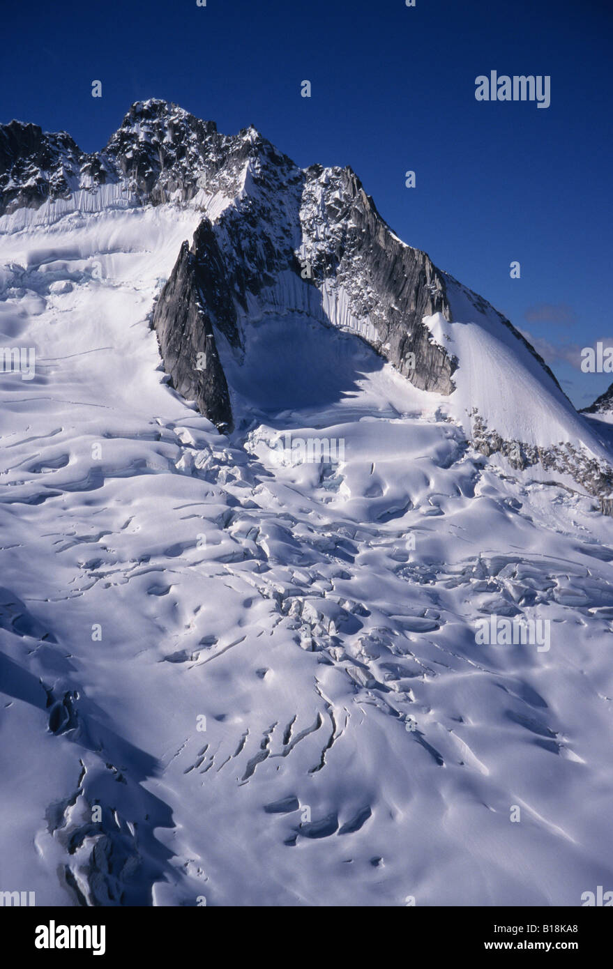 Il vertice del Nord Howser torri al di sopra del ghiacciaio Vowell Purcell Montagne Bugaboo Glacier Parco Provinciale, British Columbia, Foto Stock