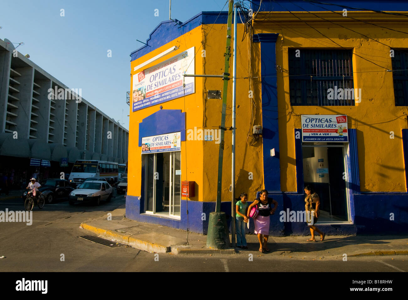 Scena di strada in Merida capitale dello stato dello Yucatan Messico la prima città spagnola costruito in questa parte del Messico Foto Stock
