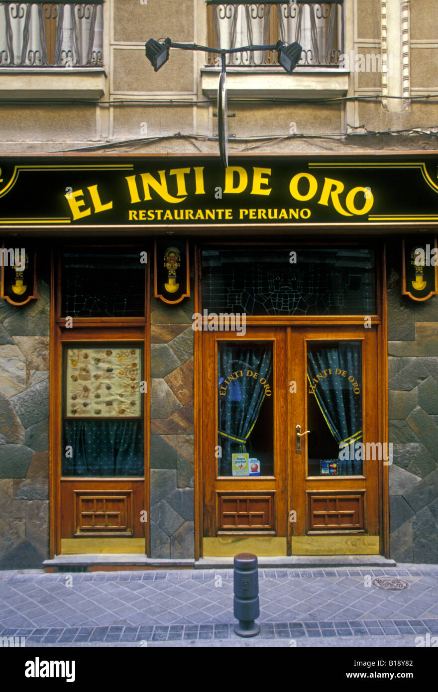 Segno facciata entrata a El Inti de Oro Ristorante peruviano Madrid Madrid Provincia Spagna Europa Foto Stock