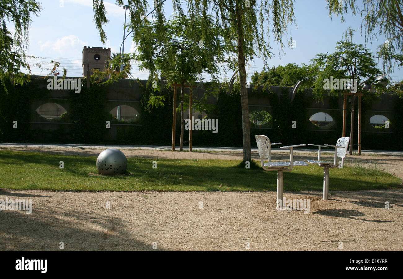 Vista del 'Parque Central de Poble Nou, new park a Barcellona da architetto francese Jean Nouvel Foto Stock