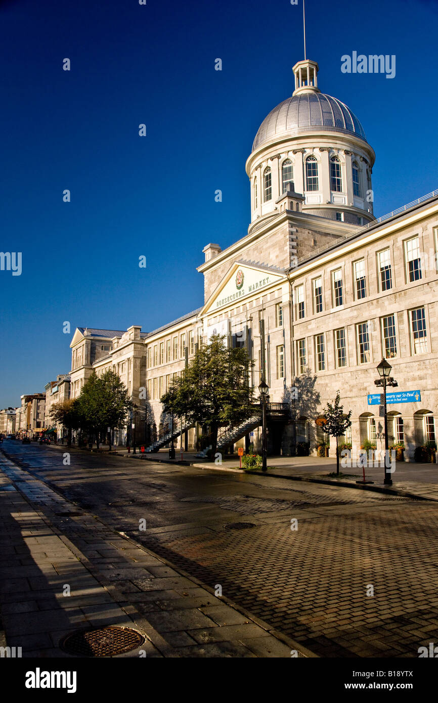 Marche Bonsecours mercato e rue de la commune nella vecchia Montreal, Quebec, Canada. Foto Stock