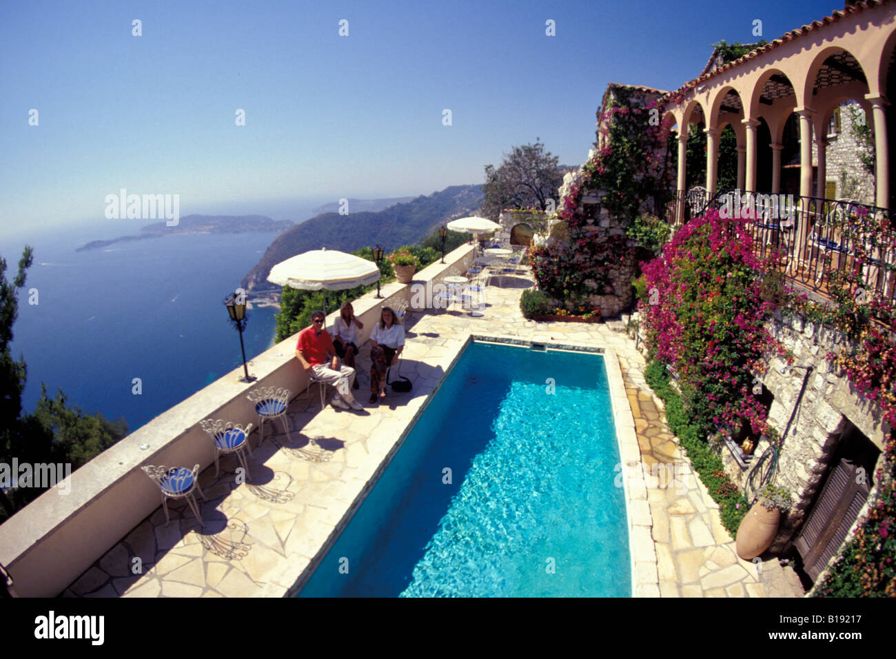 Questo elegante hotel si trova nel villaggio di cima di Ez in Francia ha una spettacolare vista sul Mediterraneo e un eccellente ristorante. Foto Stock