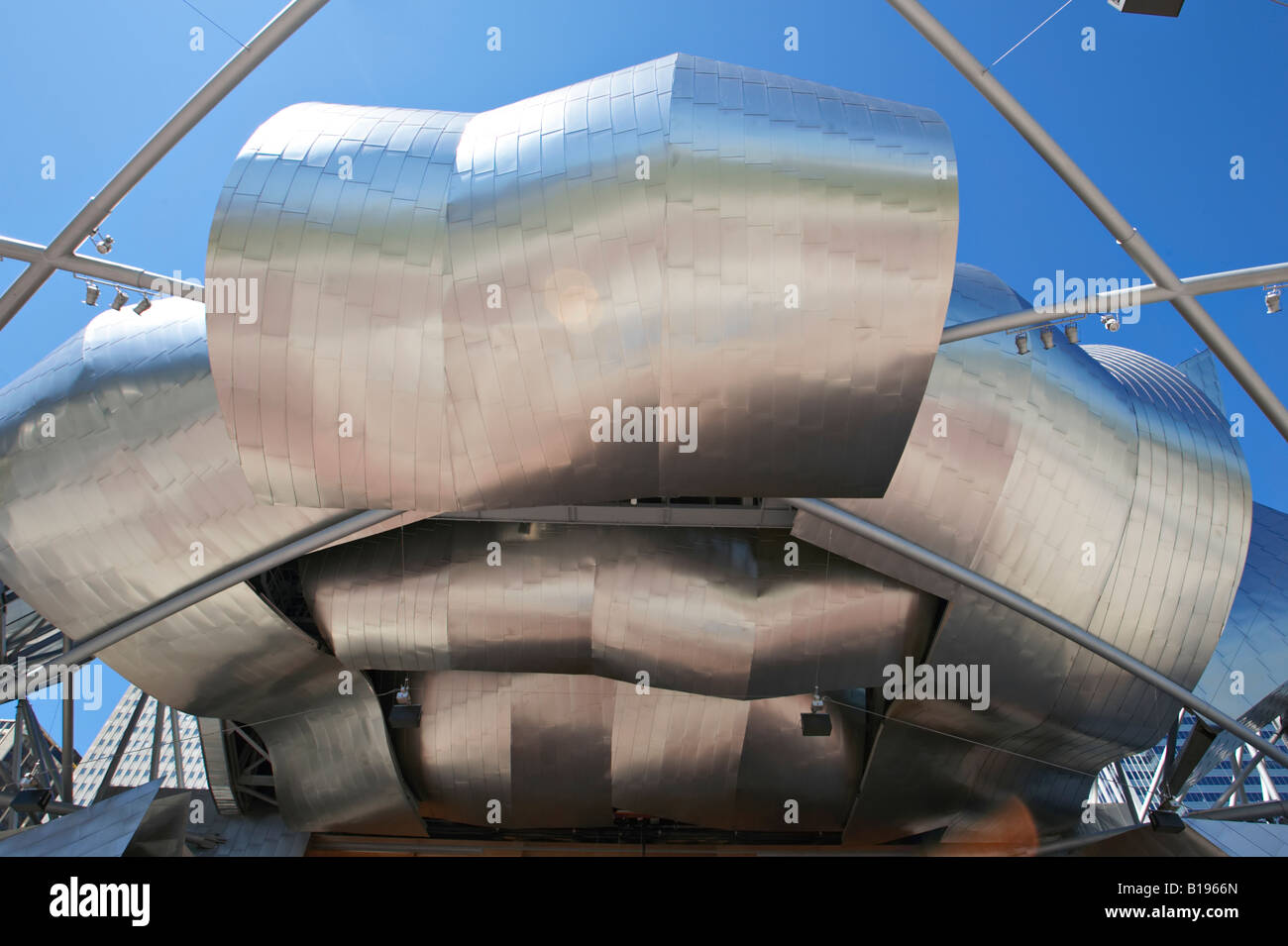 ILLINOIS Chicago Pritzker Pavilion moderna architettura architetto Frank Gehry curvatura dei pannelli di acciaio il Millennium Park Foto Stock