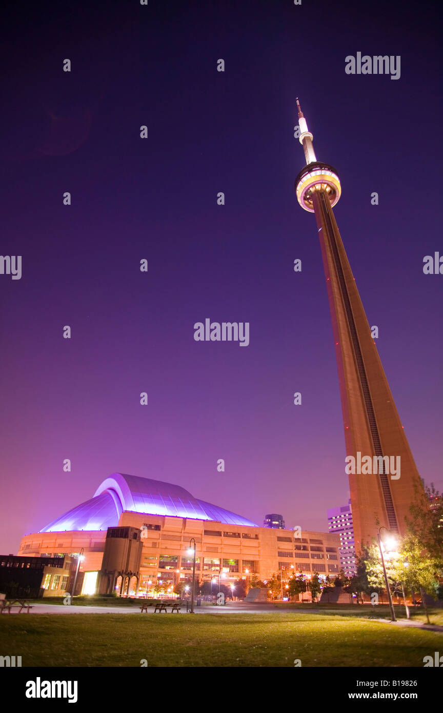 Cn tower skydome di notte, Toronto, Ontario, Canada Foto Stock