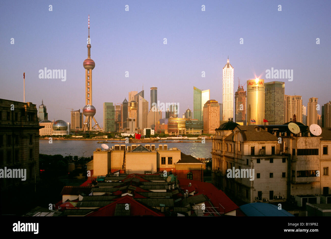 Settembre 23, 2006 - Shanghai Pudong district al tramonto come si vede dal Bund. Foto Stock