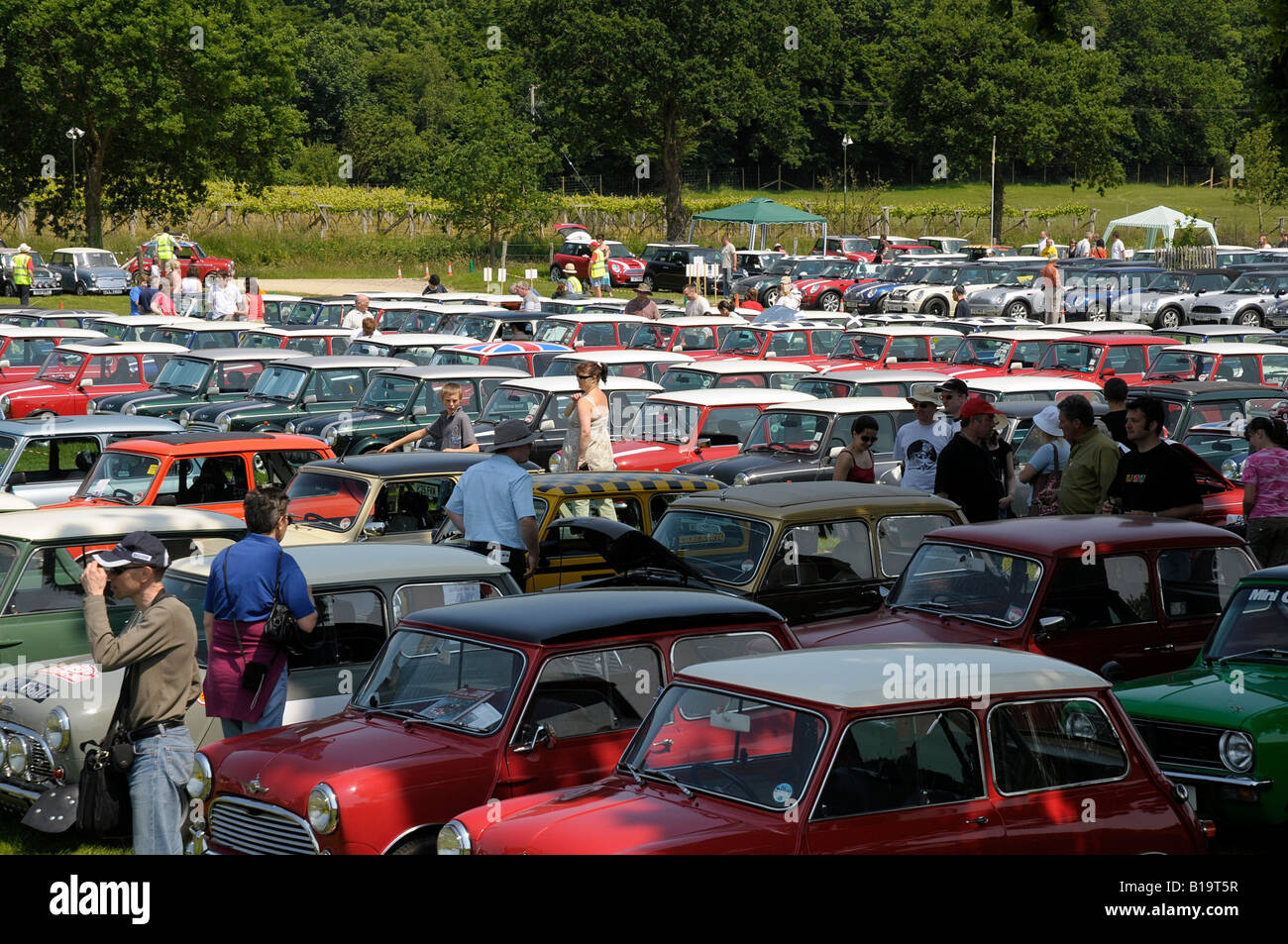 Trasporto auto mini piccolo iconico classico divertimento cooper clubman clubman massa fuma Alec Issigonis 1956 bmw giugno estate sunny Foto Stock