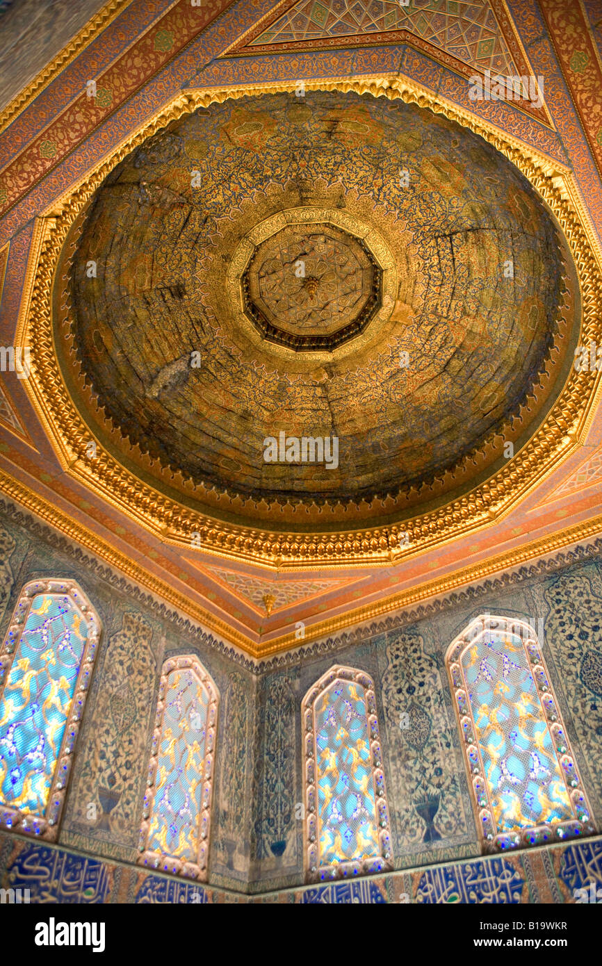 Ornement del soffitto nel palazzo Topkapi a Istanbul Foto Stock