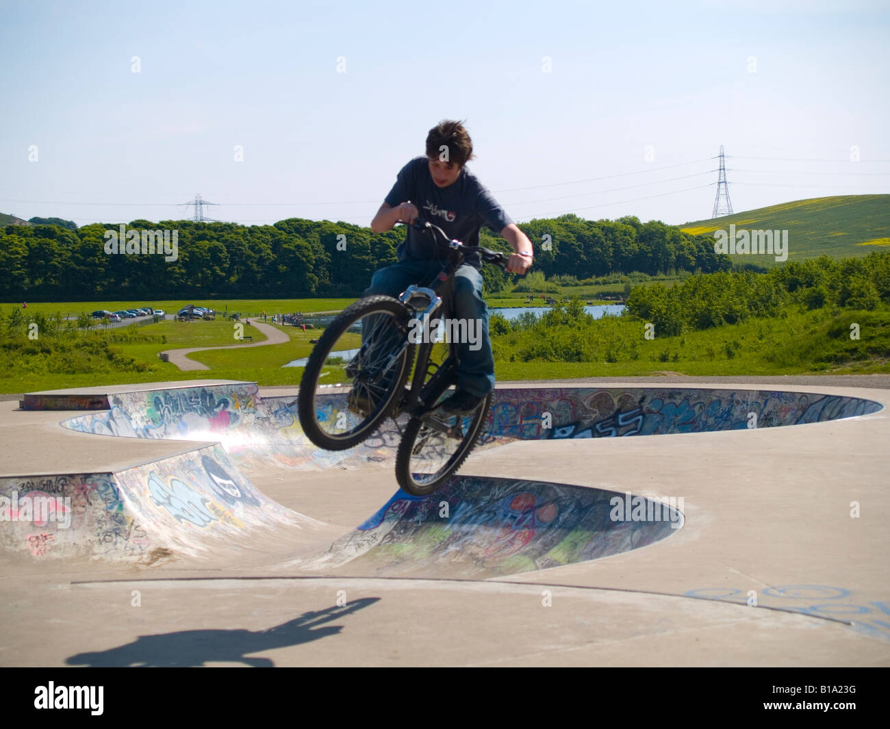 BMX Biker nel Parco Foto Stock