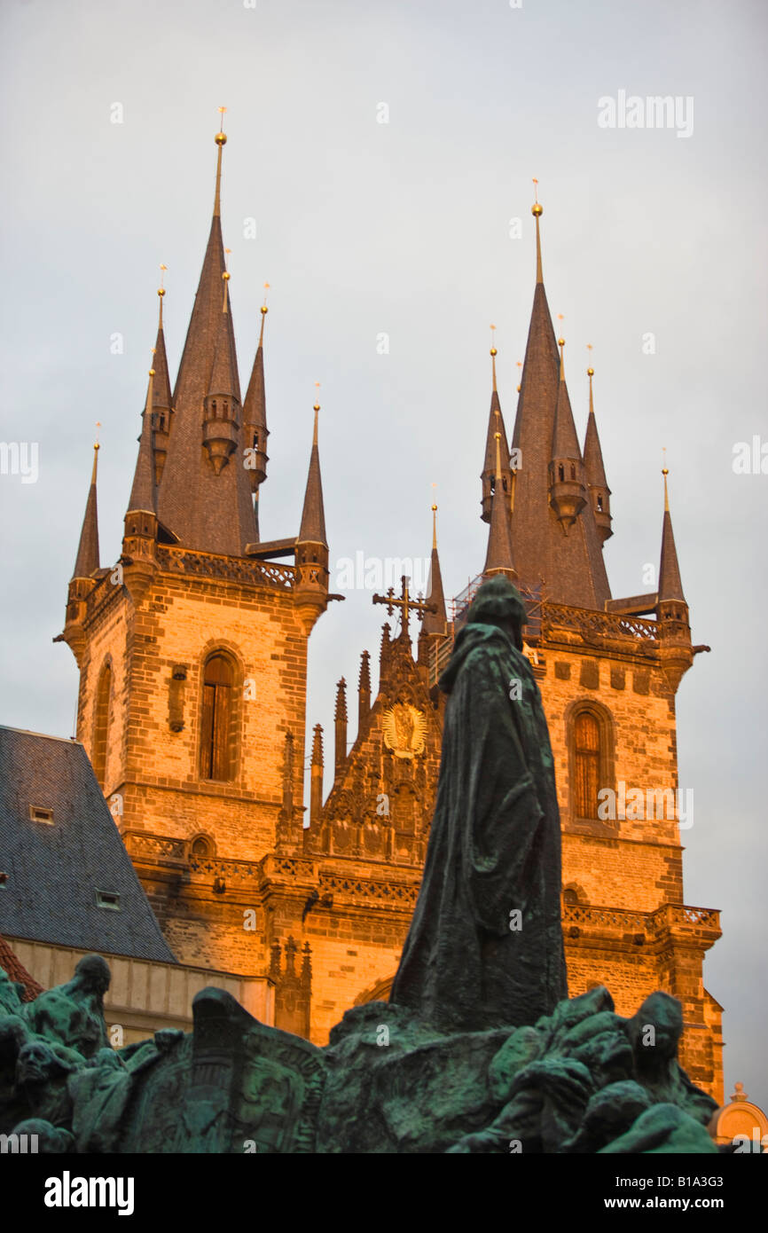 Chiesa di Nostra Signora davanti a Tyn, Piazza della Città Vecchia di Praga, Repubblica Ceca, Europa Foto Stock