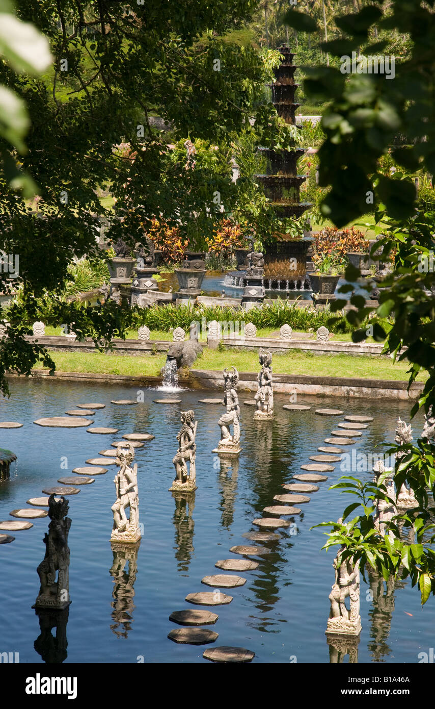 Indonesia isola di Bali Tirta Gangga acqua del Gange acqua Palace piscina ornamento Foto Stock