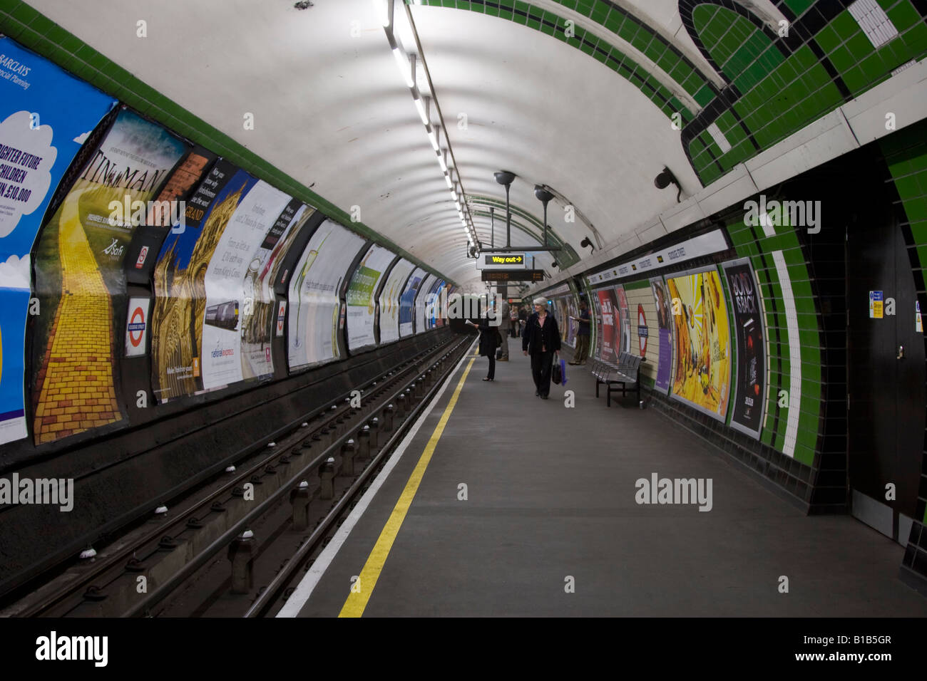 Goodge Street Stazione della metropolitana Northern line piattaforma, Londra Foto Stock