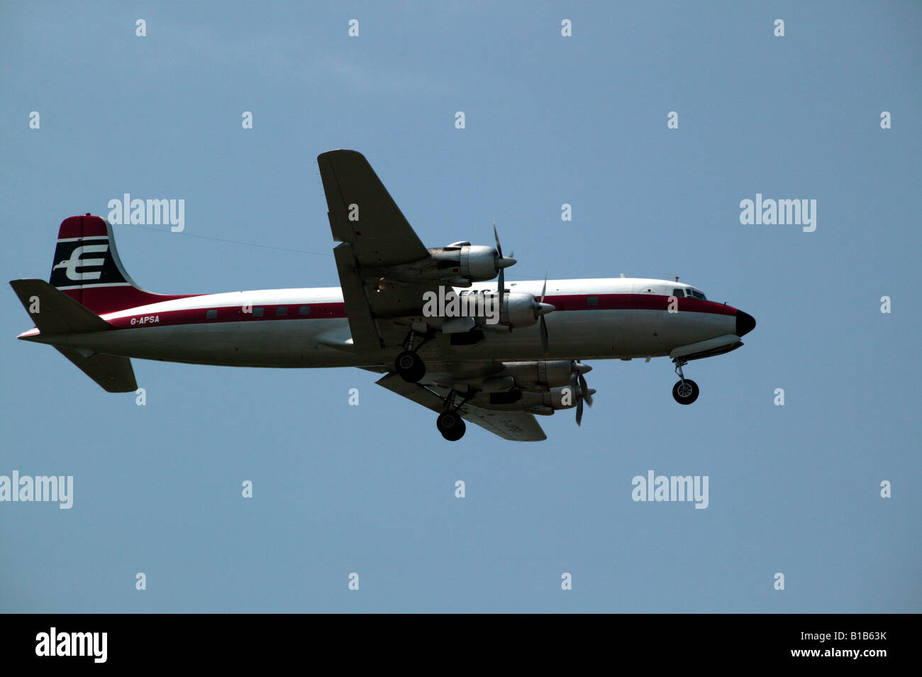 Il British Eagle Douglas DC-6-pistone aeromobili visualizzando a Biggin Hill International Air Fair 2008 Foto Stock