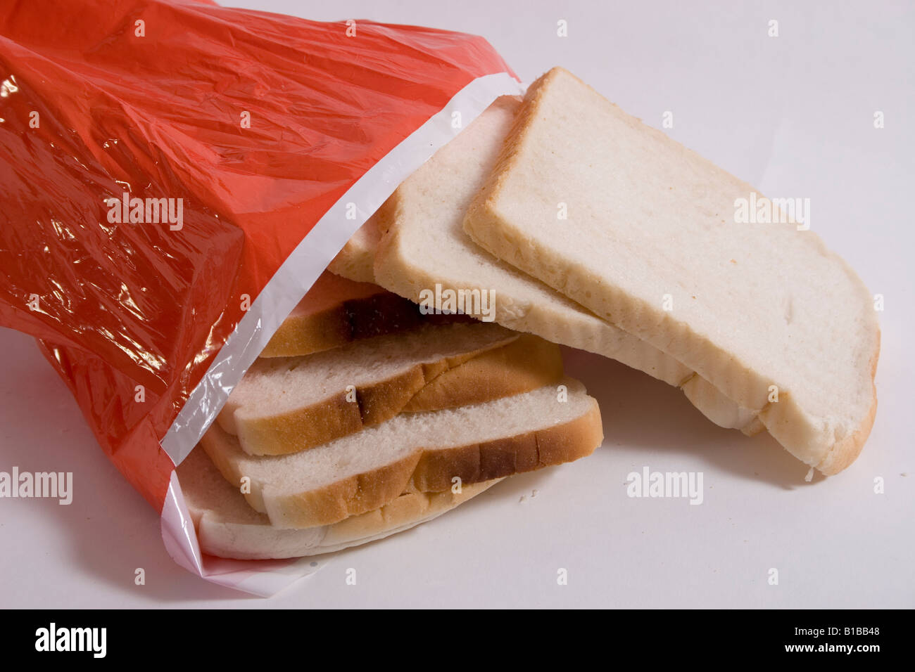 Focaccia di bianco il pane affettato in involucro in foglio Foto Stock