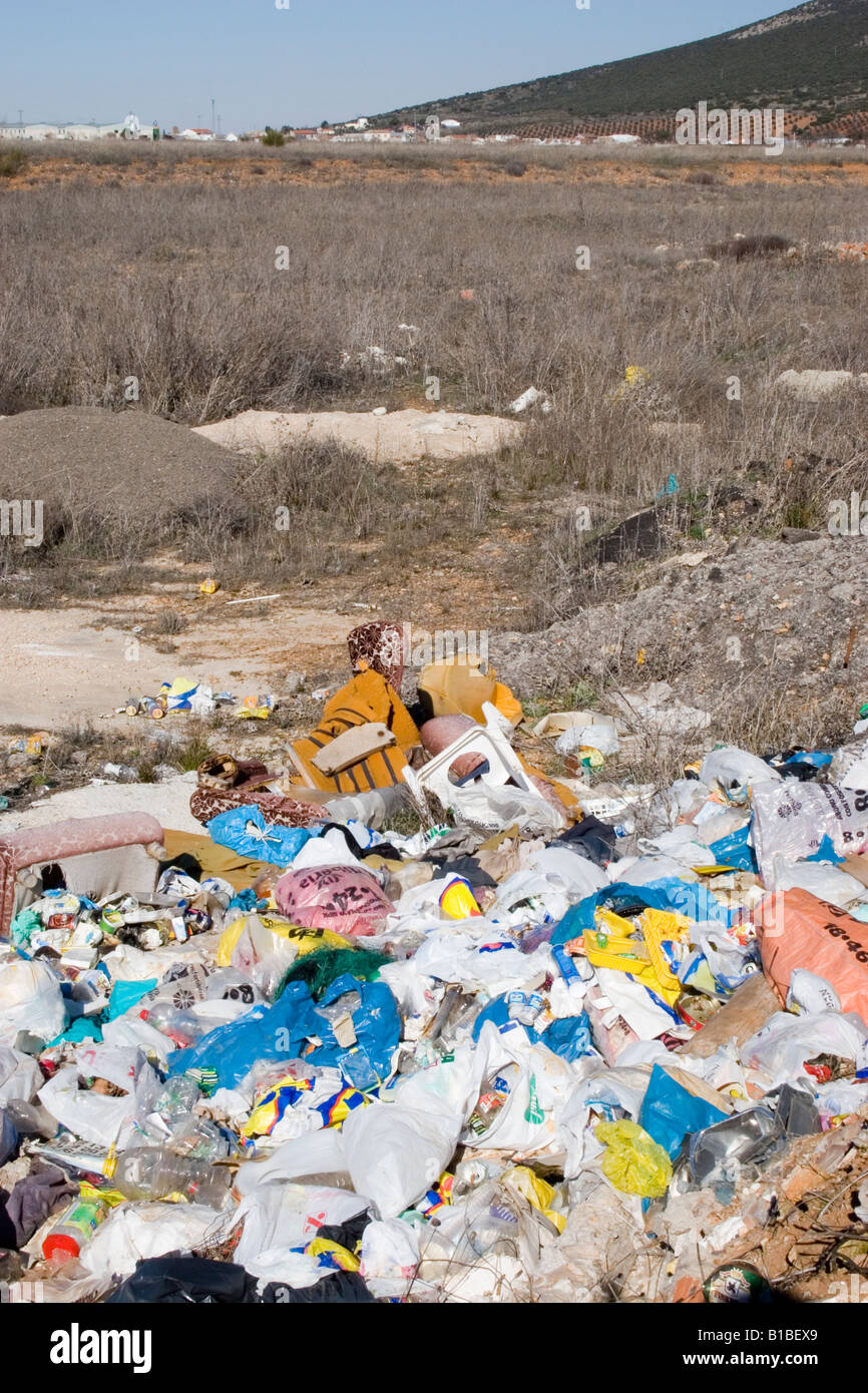 Rifiuti oggetto di dumping nella campagna spagnola Foto Stock