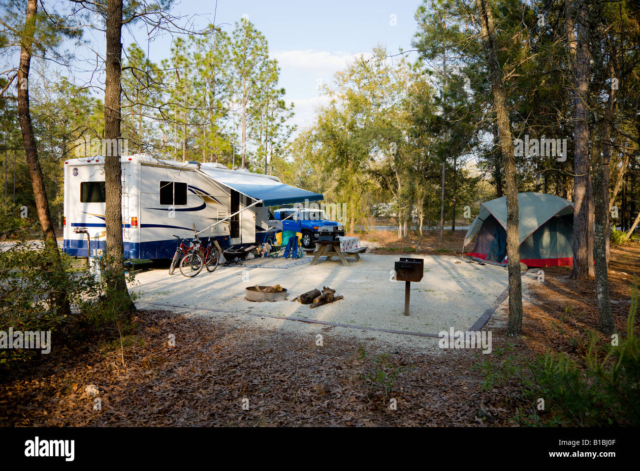 Camper Campeggio caravan al Silver River State Park, Ocala, Florida Foto Stock