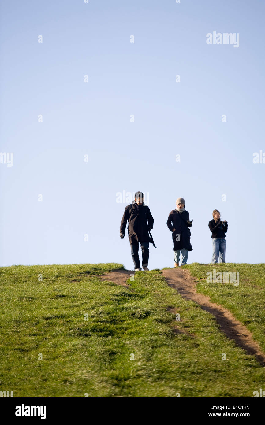 Walkers sul Primrose Hill, London, Regno Unito Foto Stock