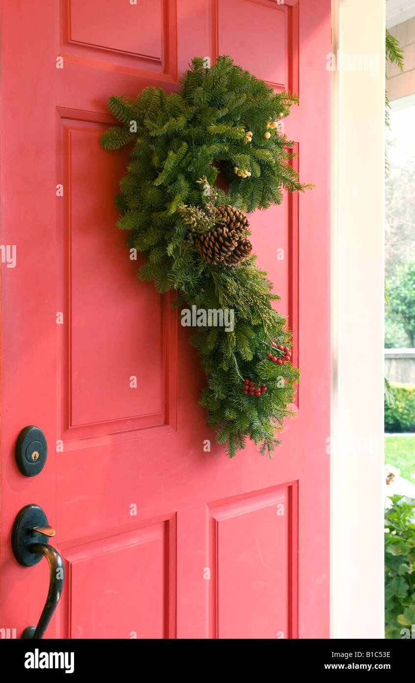 Aprire lo sportello con candy cane ghirlanda di Natale decorazione Foto Stock