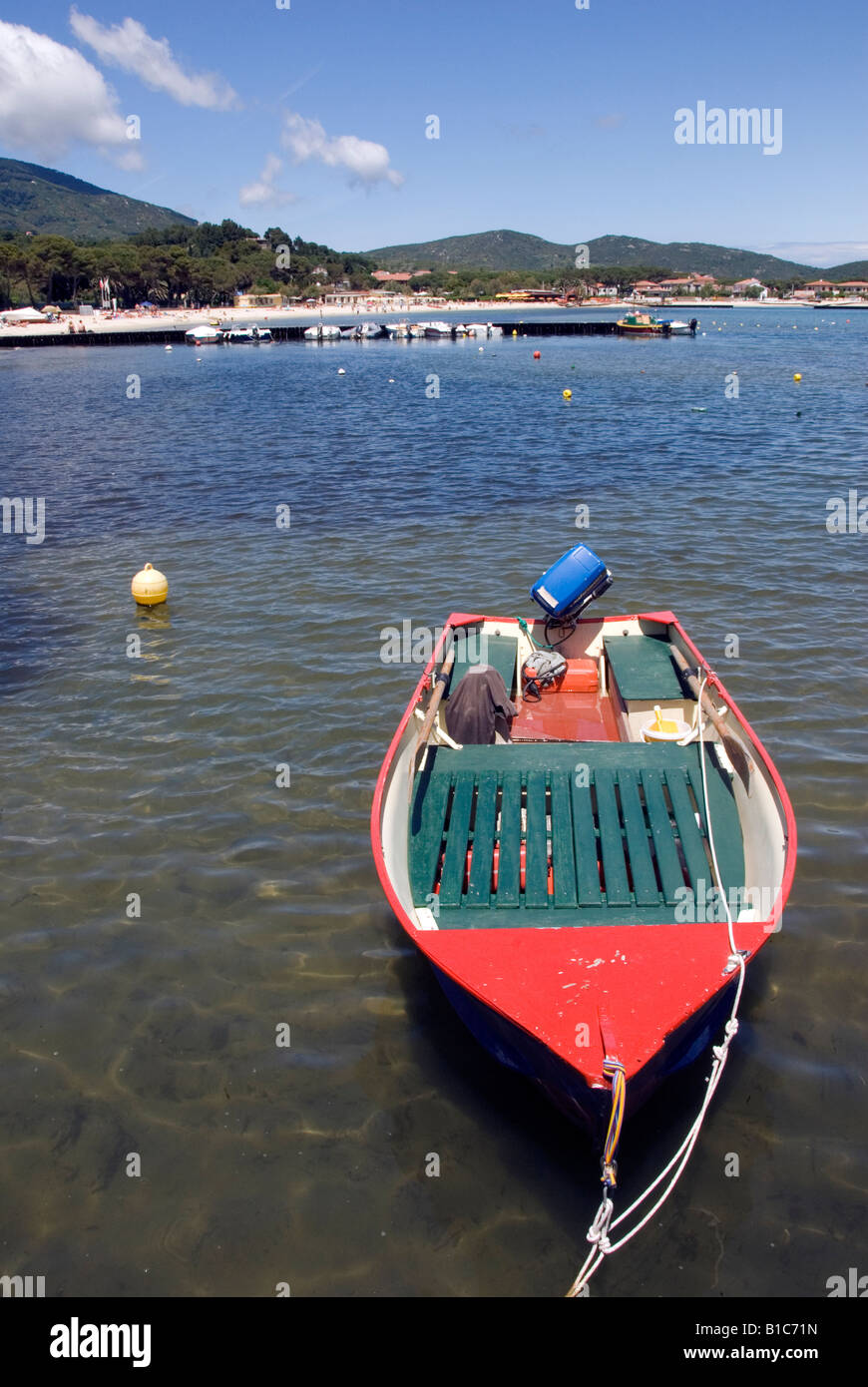 Barca colorata di Marina di Campo, Isola d'Elba, Toscana, Italia Foto Stock