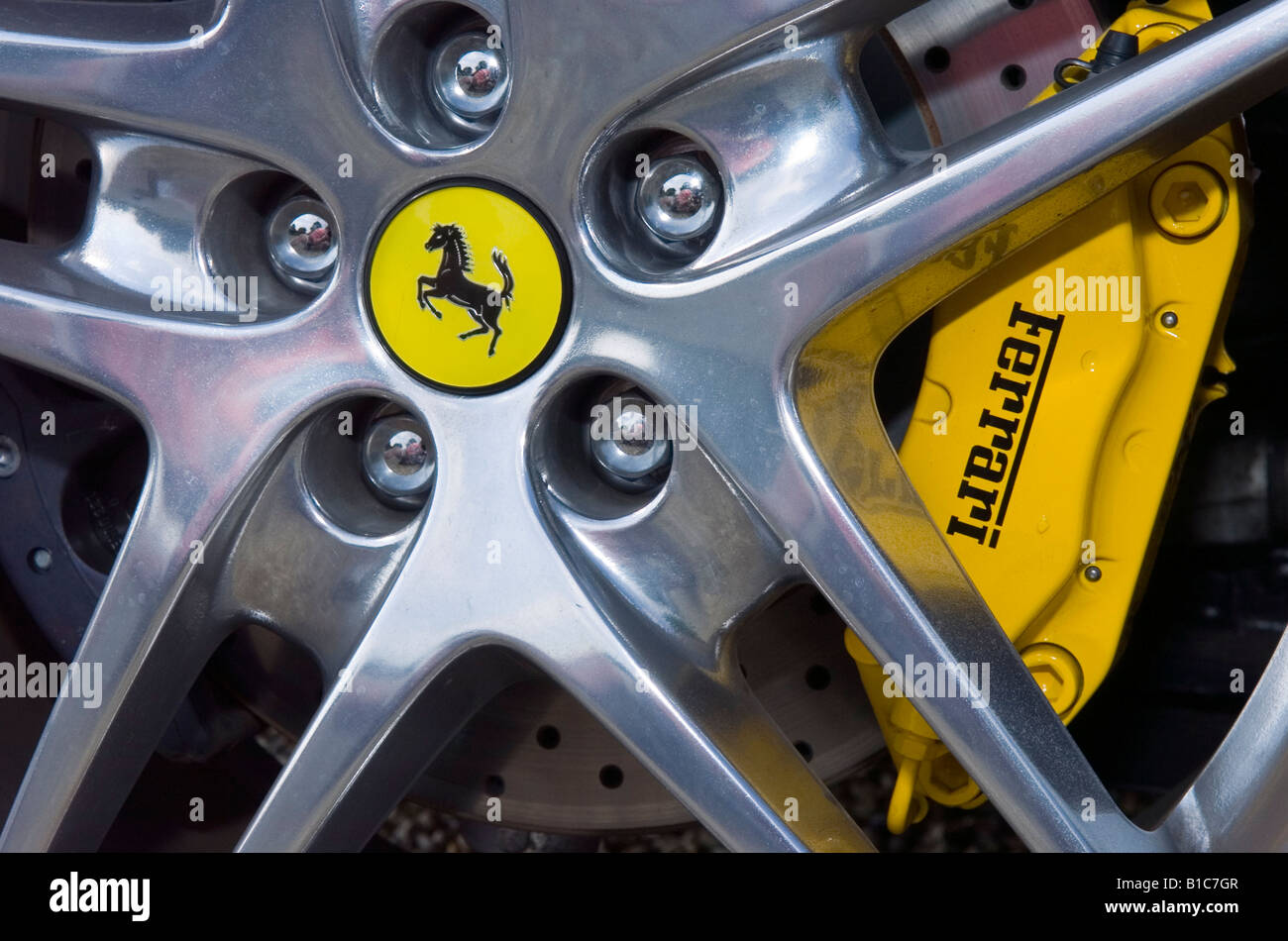 La Ferrari F430 F1 Spyder ruota in lega e la pinza del freno. Foto Stock