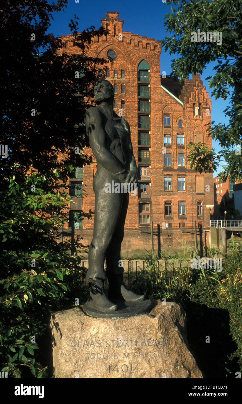 Statua di (a)famoso Godeke pirata Michels (chiamato Stoertebeker) di Amburgo, Germania Foto Stock