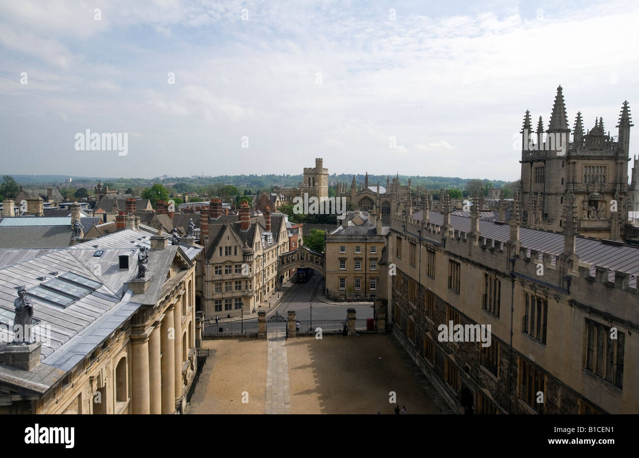 Guardando ad Ovest oltre il centro di Oxford dal Sheldonian Theatre Cupola Foto Stock