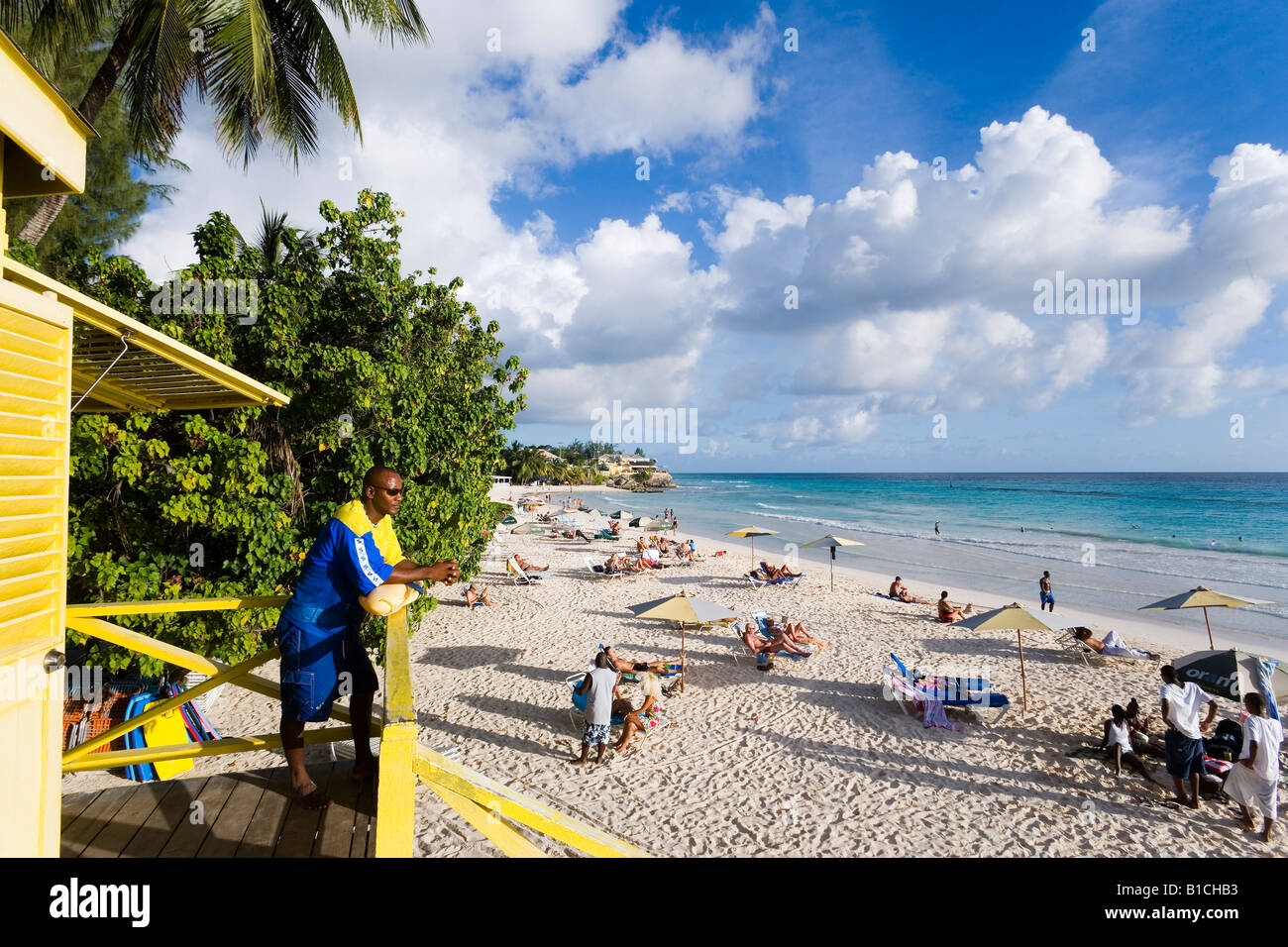 Osservando Lifequard Accra Beach Rockley Barbados Caraibi Foto Stock