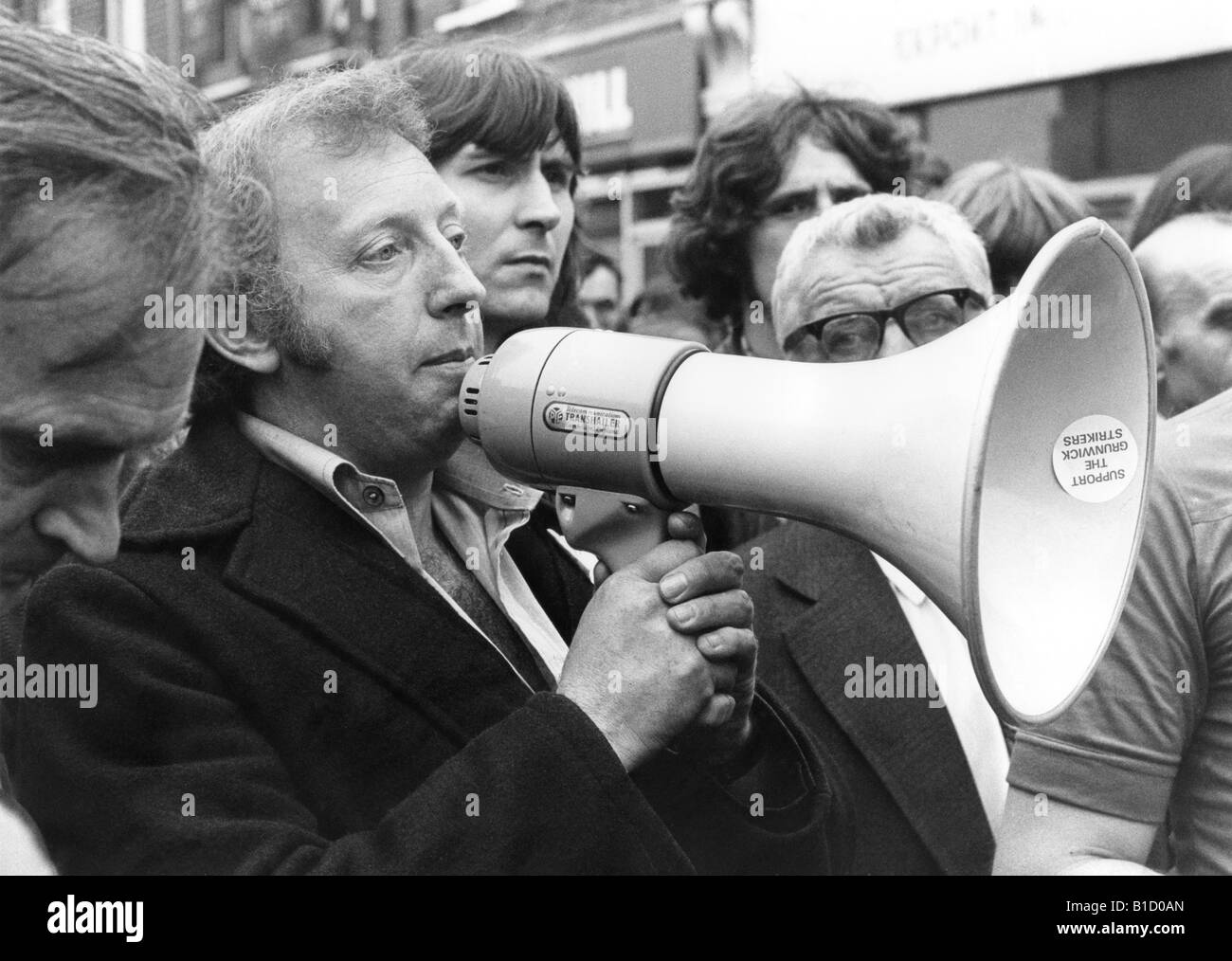 NUM leader Arthur Scargill parlando a Grunwicks sciopero rally a Londra PIC DAVID DAVID BAGNALL Grunwick disputa picket line picket picket picketing sindacato industria Foto Stock