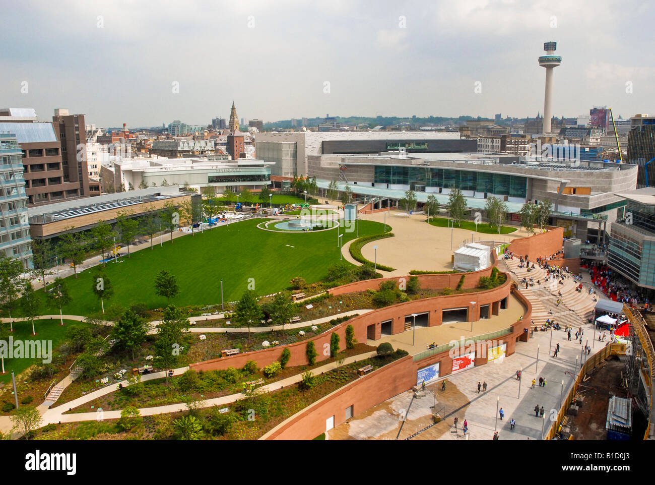 Il nuovo complesso del Liverpool uno sviluppo da Grosvenor Estates mostra il negozio Debenhams e Chavasse Park. Foto Stock