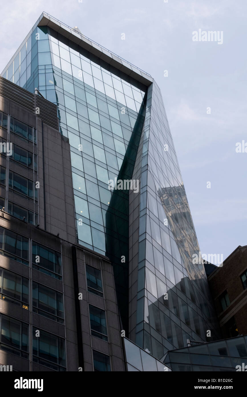 Edificio in vetro di LVMH Louis Vuitton-Moët Hennessy Tower, East 57, New York Foto Stock