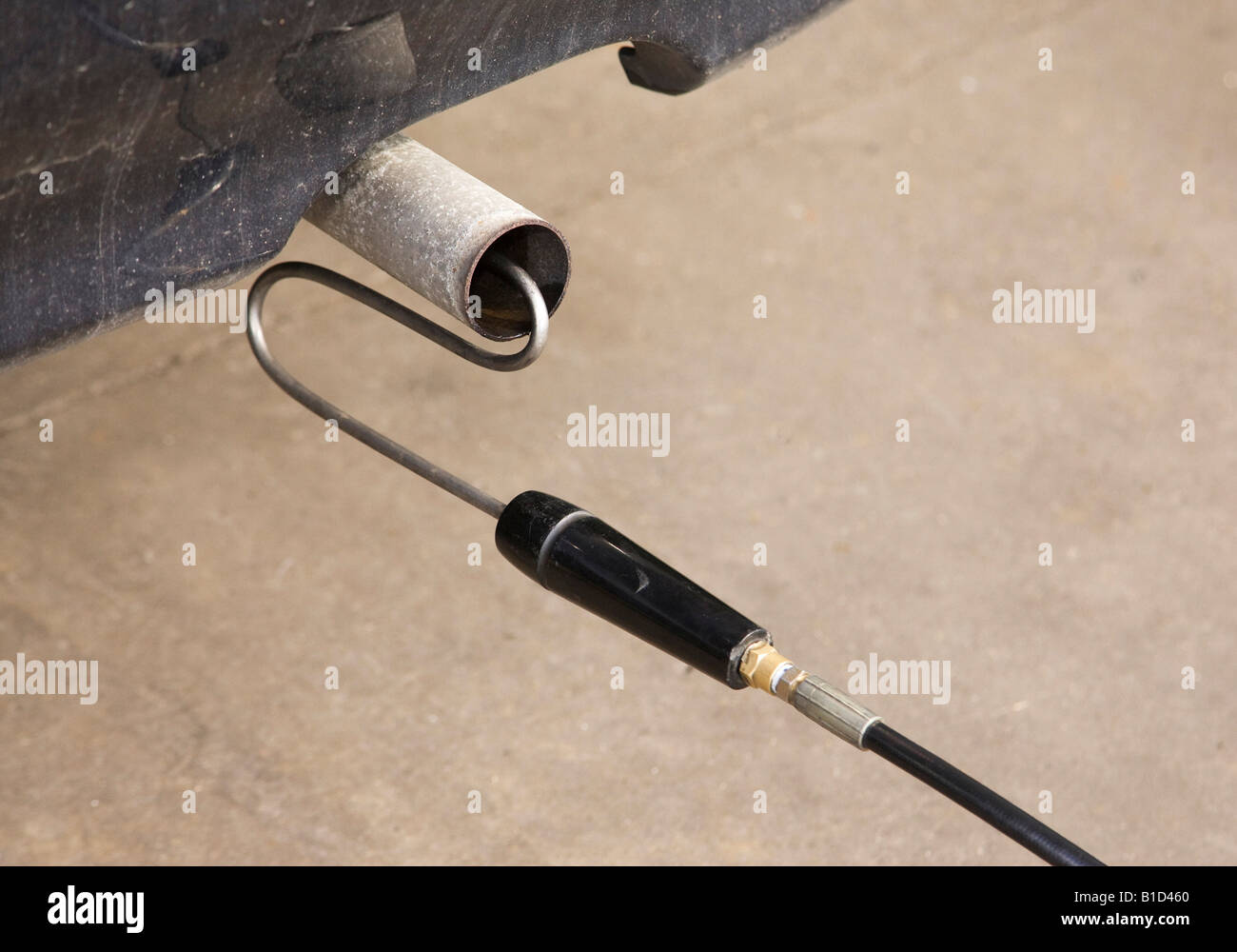 Emissioni di gas di scarico dell'apparecchiatura di prova utilizzata durante un MOT controllare per un auto Foto Stock