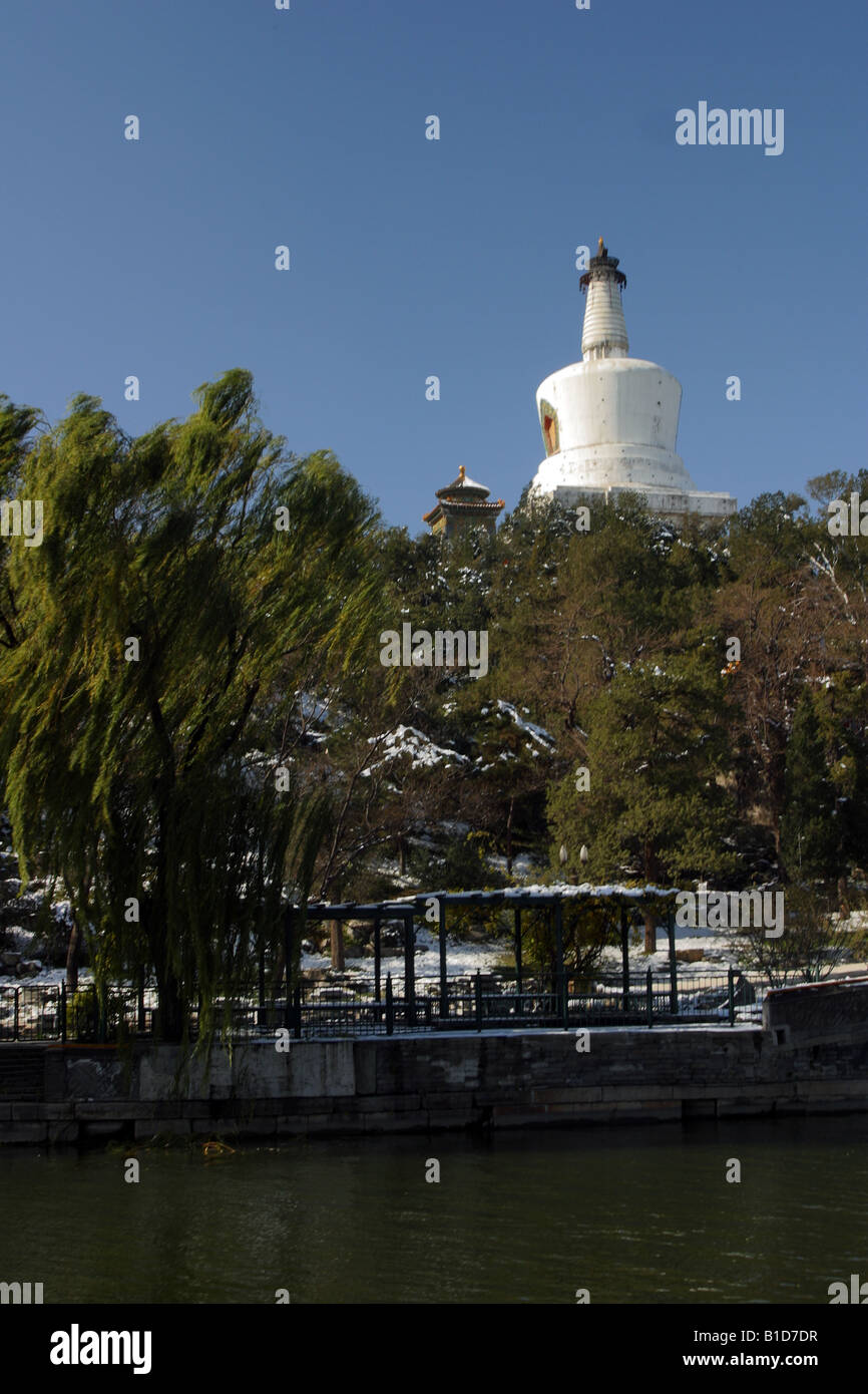 Cina Pechino Lamaism tempio torre bianca Tibet tibetani viaggi tour polusion aria città capitale di sabbia cinese ancie di antiquariato Foto Stock