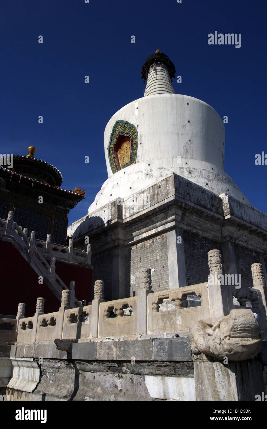 Cina Pechino Lamaism tempio torre bianca Tibet tibetani viaggi tour polusion aria città capitale di sabbia cinese ancie di antiquariato Foto Stock