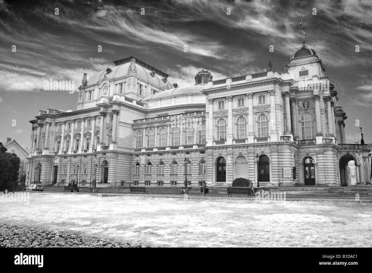 Zagabria, Croazia, Europa. Teatro Nazionale. b&W Foto Stock