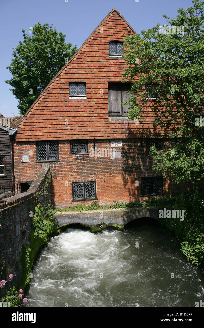 Città di Winchester, Inghilterra. La città di Winchester Mulino è un restaurato completamente funzionale di mulino ad acqua situato sul fiume Itchen. Foto Stock