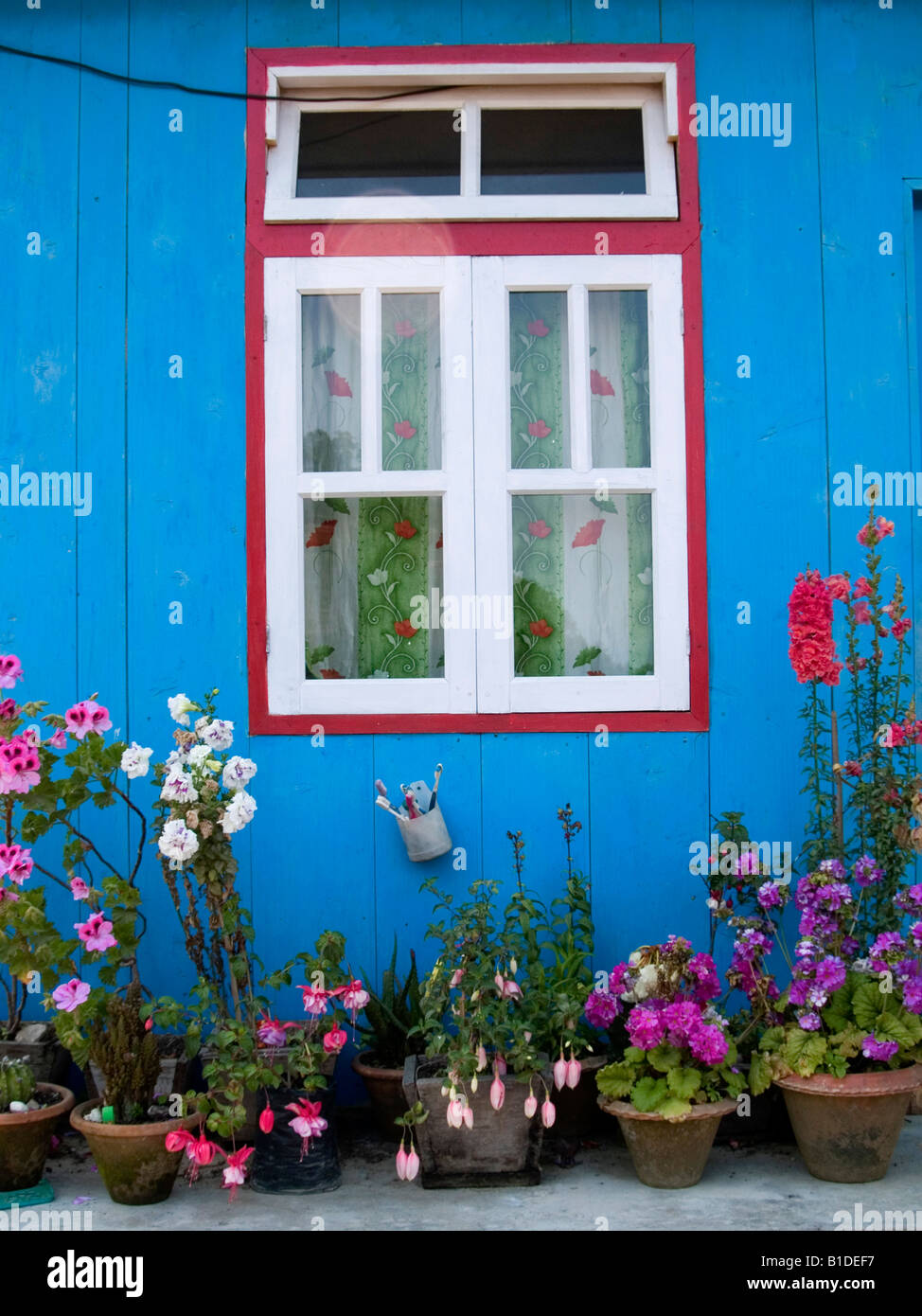 Colorate home nepalese lungo il crinale Singalila lungo il Nepal India border Foto Stock