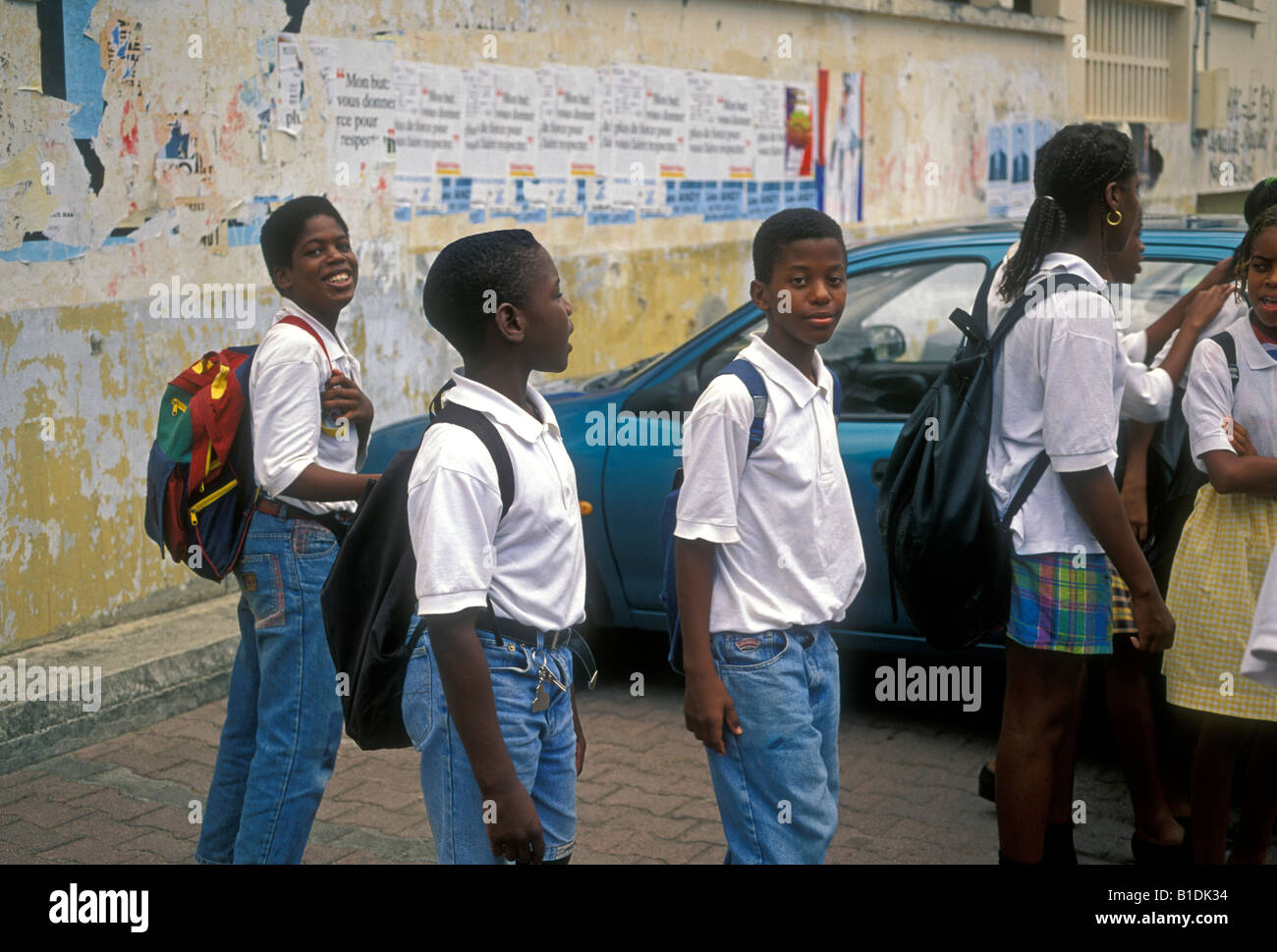 Gli studenti, scolaro, scolari, compagni di scuola compagni di scuola, college Courbaril, scuola Pointe-Noire, Basse-Terre Guadalupa, French West Indies Foto Stock