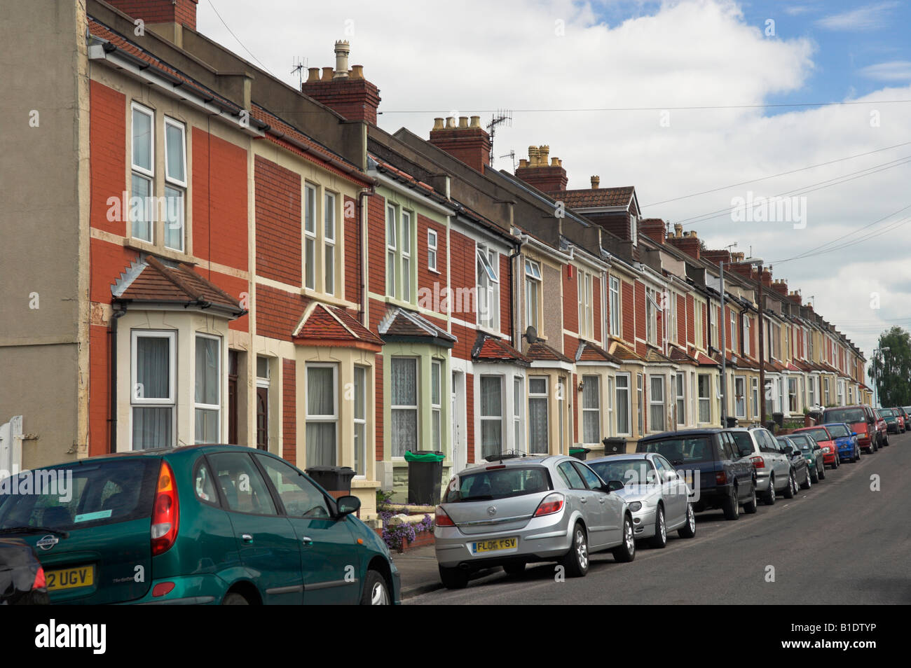 Fila di inglese urbano case a schiera Shirehampton Bristol Inghilterra Foto Stock