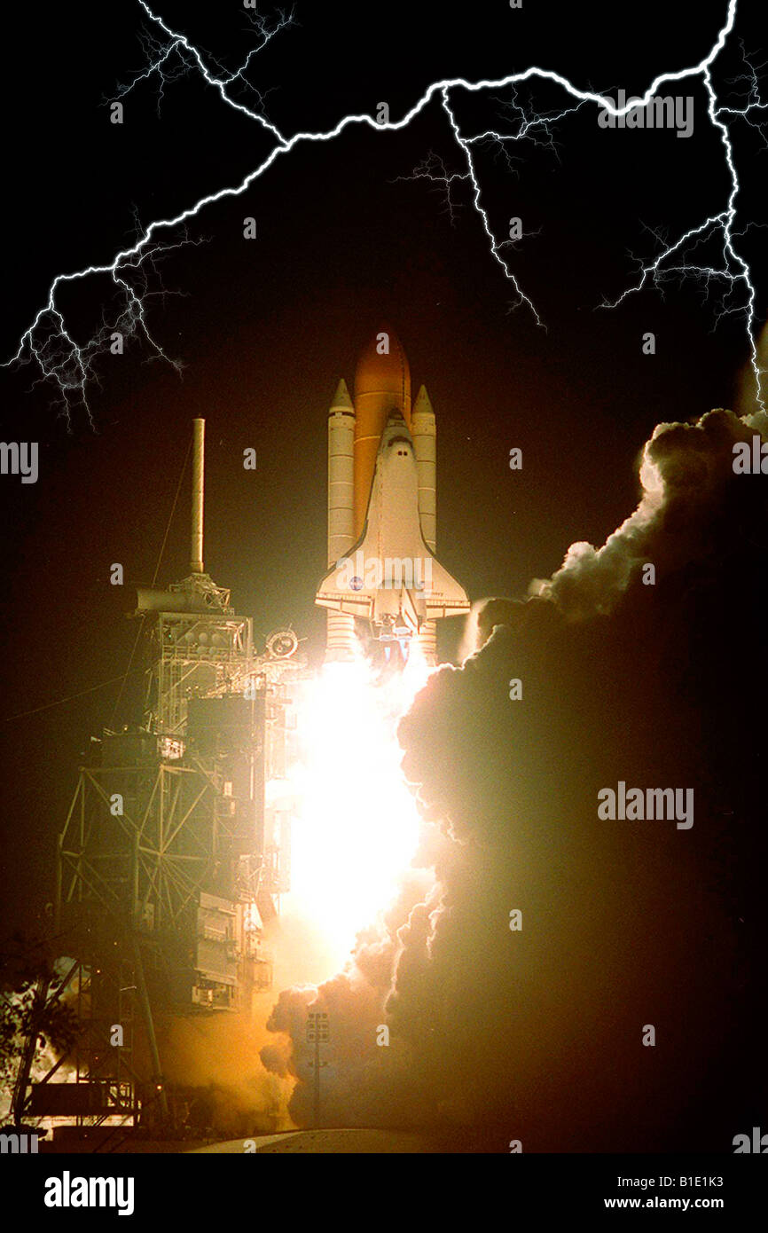 NASA Space Shuttle Discovery solleva dal Launch Pad 39B Foto Stock