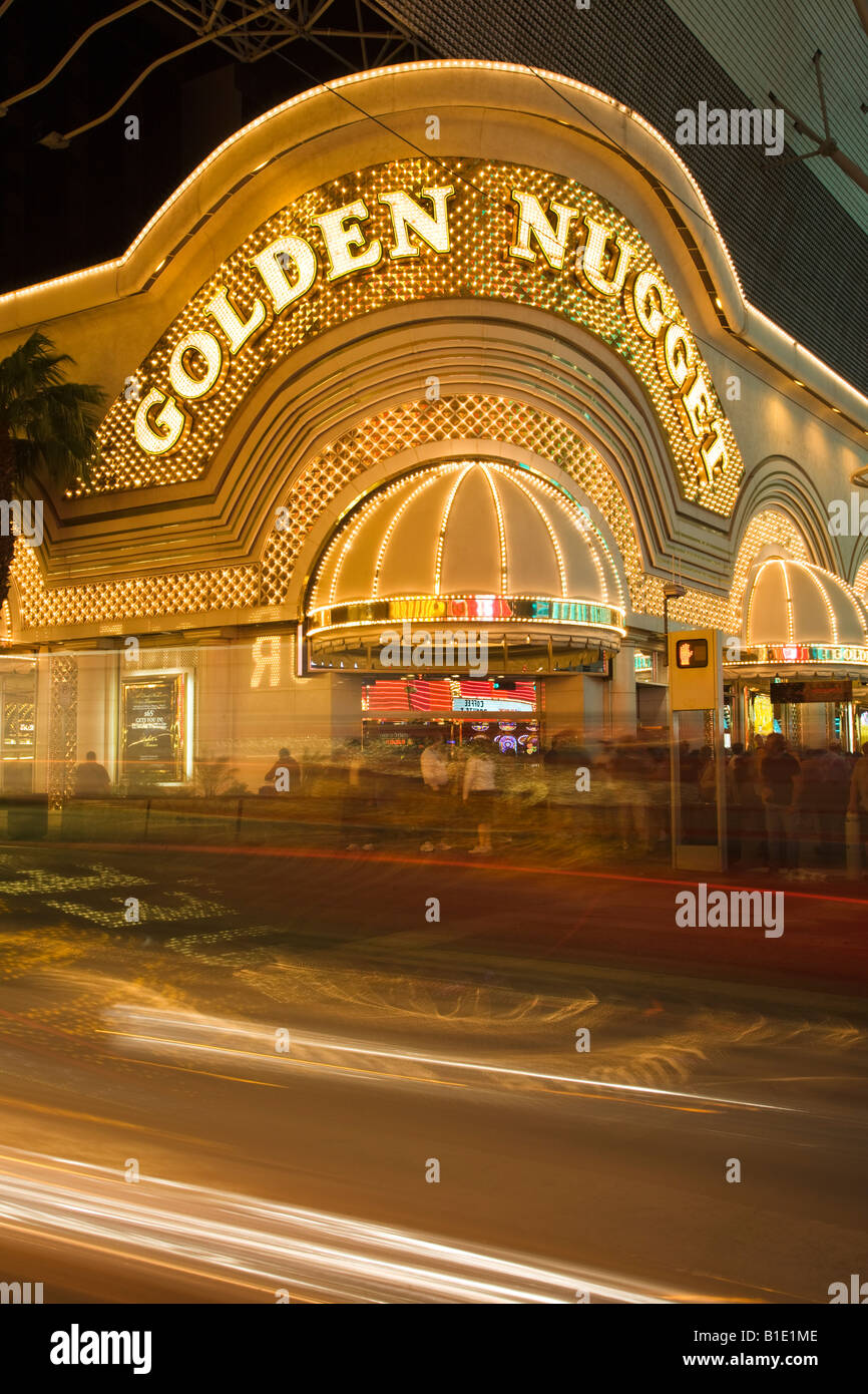 Il vecchio famoso Las Vegas strip con il Golden Nugget Casino lungo Fremont Street a Las Vegas in Nevada Foto Stock