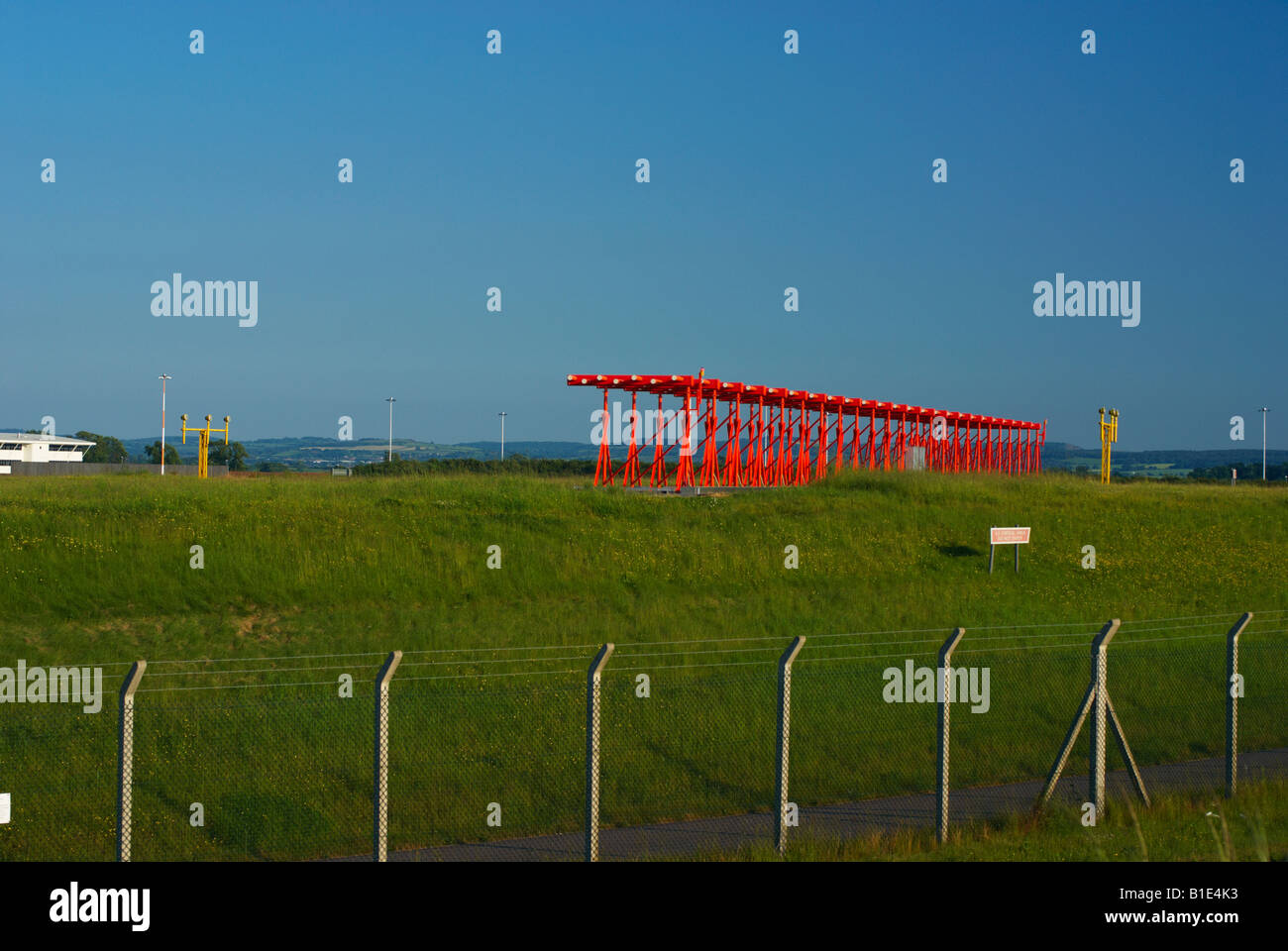 Fine della pista i marcatori in corrispondenza di East Midlands Airport Derbyshire Inghilterra Foto Stock