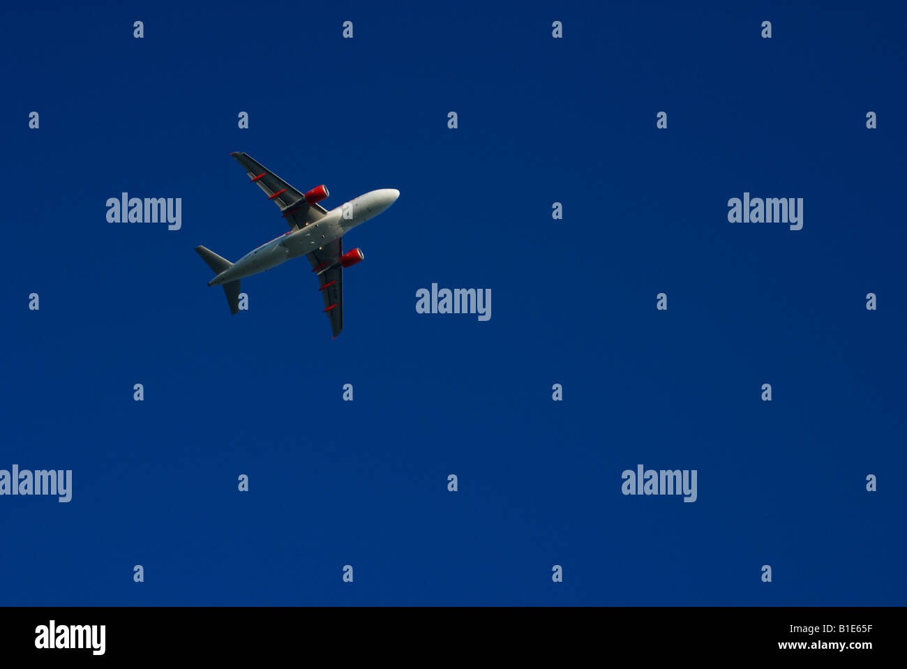 Aereo in fase di decollo dall'aeroporto di East Midlands Derbyshire Inghilterra Foto Stock