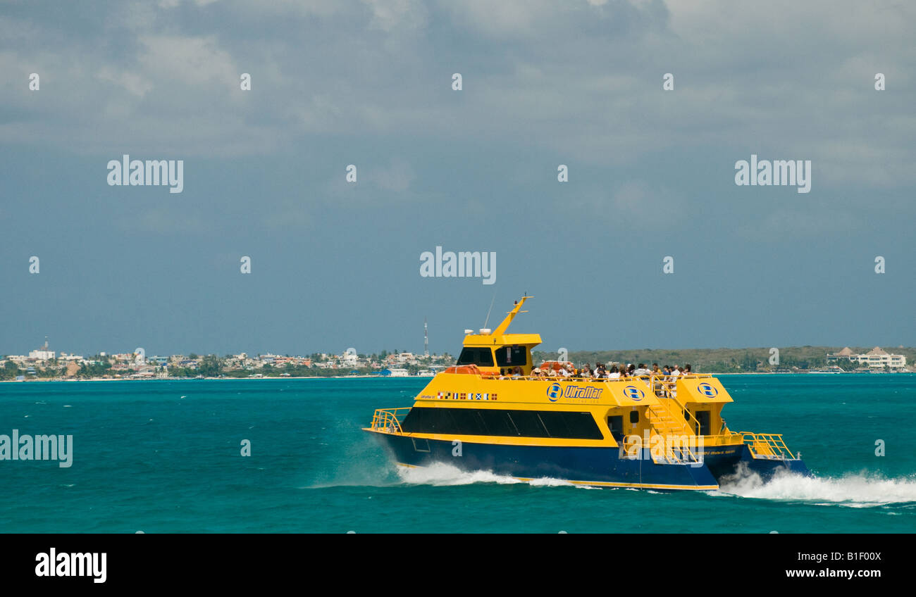 Ferry boat lasciando Isla Mujeras per Cancun Messico Foto Stock