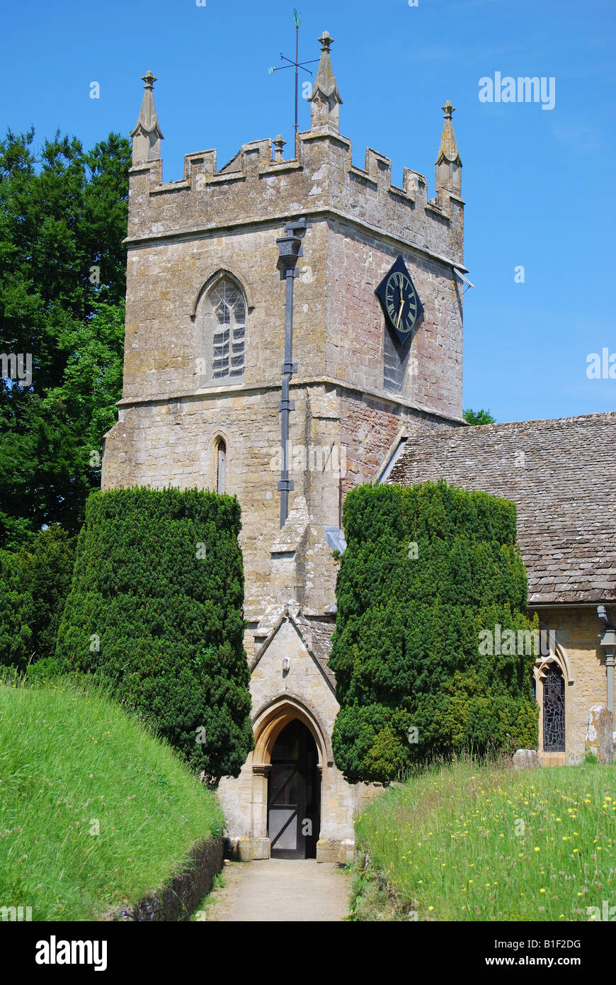 La chiesa parrocchiale di San Pietro, Upper Slaughter, Cotswolds, Gloucestershire, England, Regno Unito Foto Stock