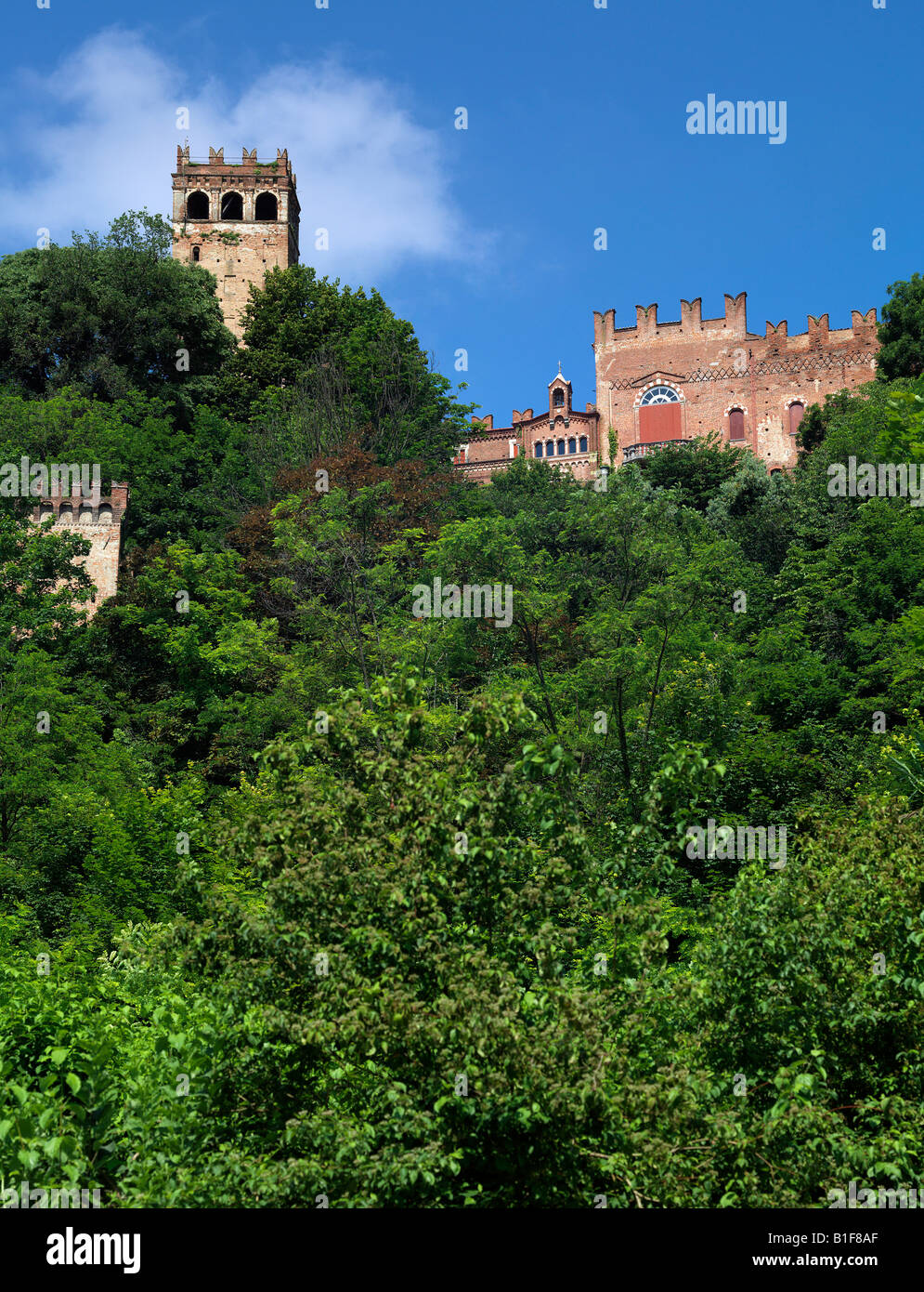 L'Italia, Piemonte, Monferrato, castello di camino Foto stock - Alamy