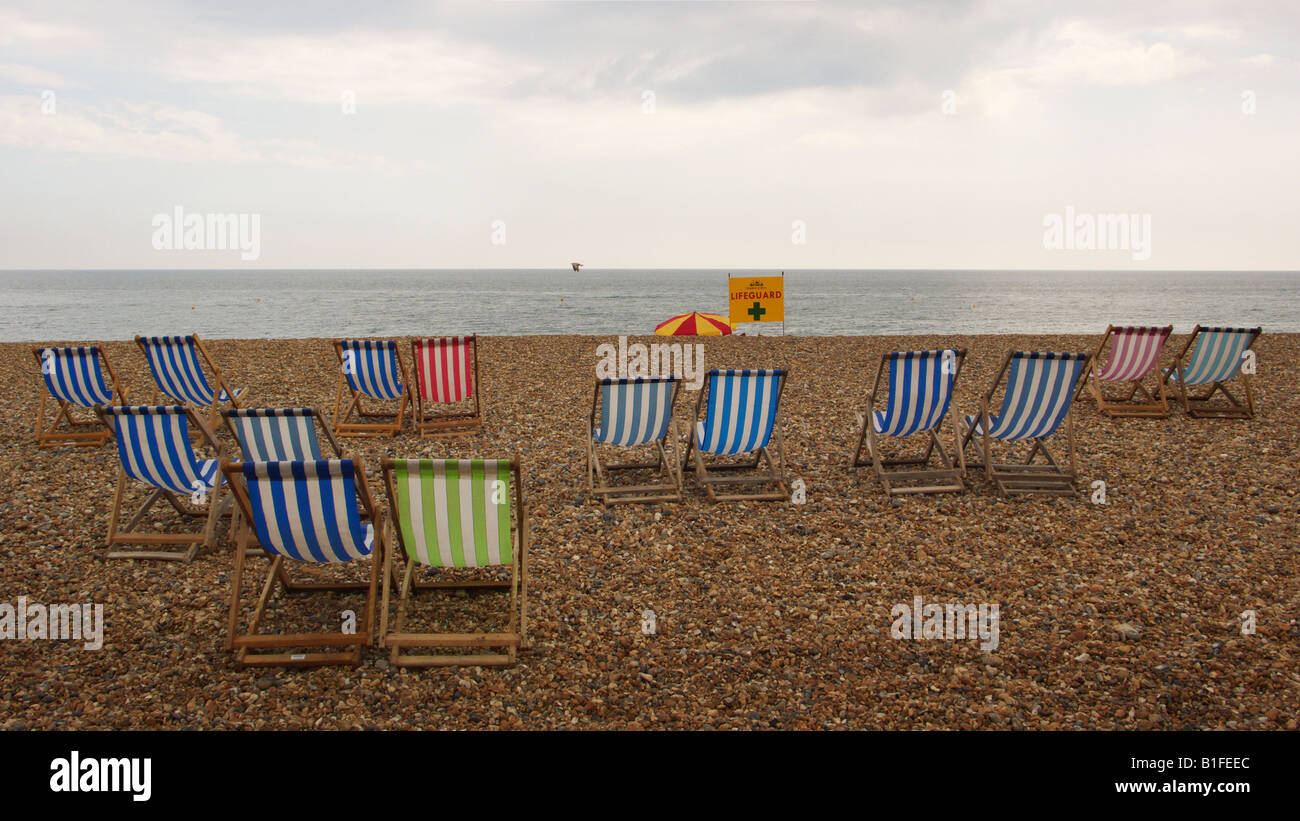 La spiaggia di Brighton sdraio Foto Stock