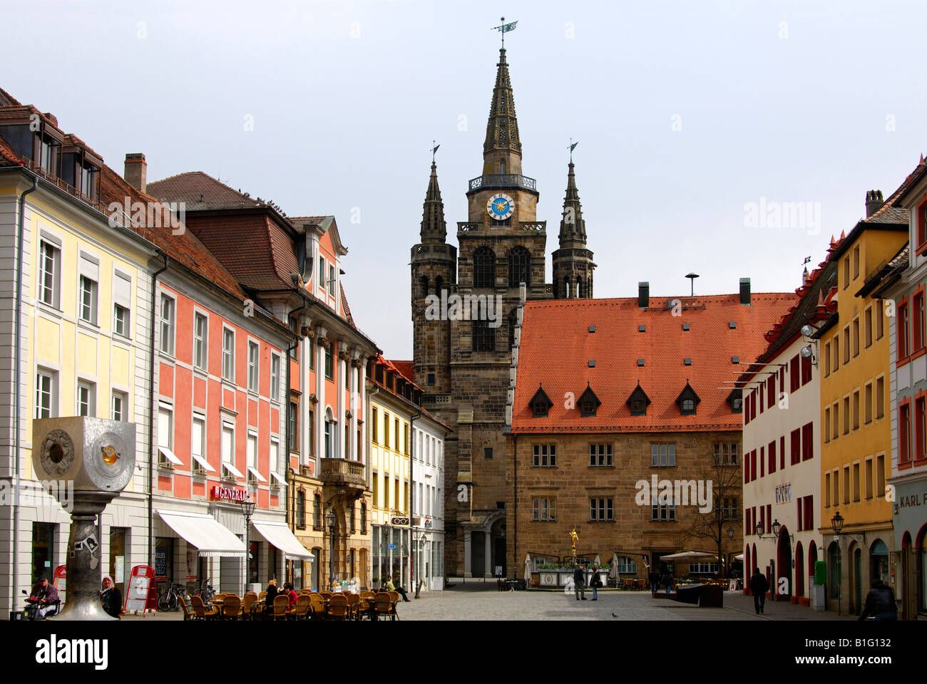 Al centro della città di Ansbach con la chiesa di San Gumbertus, Ansbach, Baviera, Germania Foto Stock