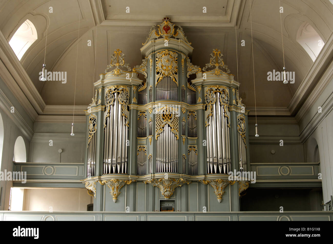 Organo barocco nella ex chiesa collegiata di San Gumbertus, Ansbach, Baviera, Germania Foto Stock